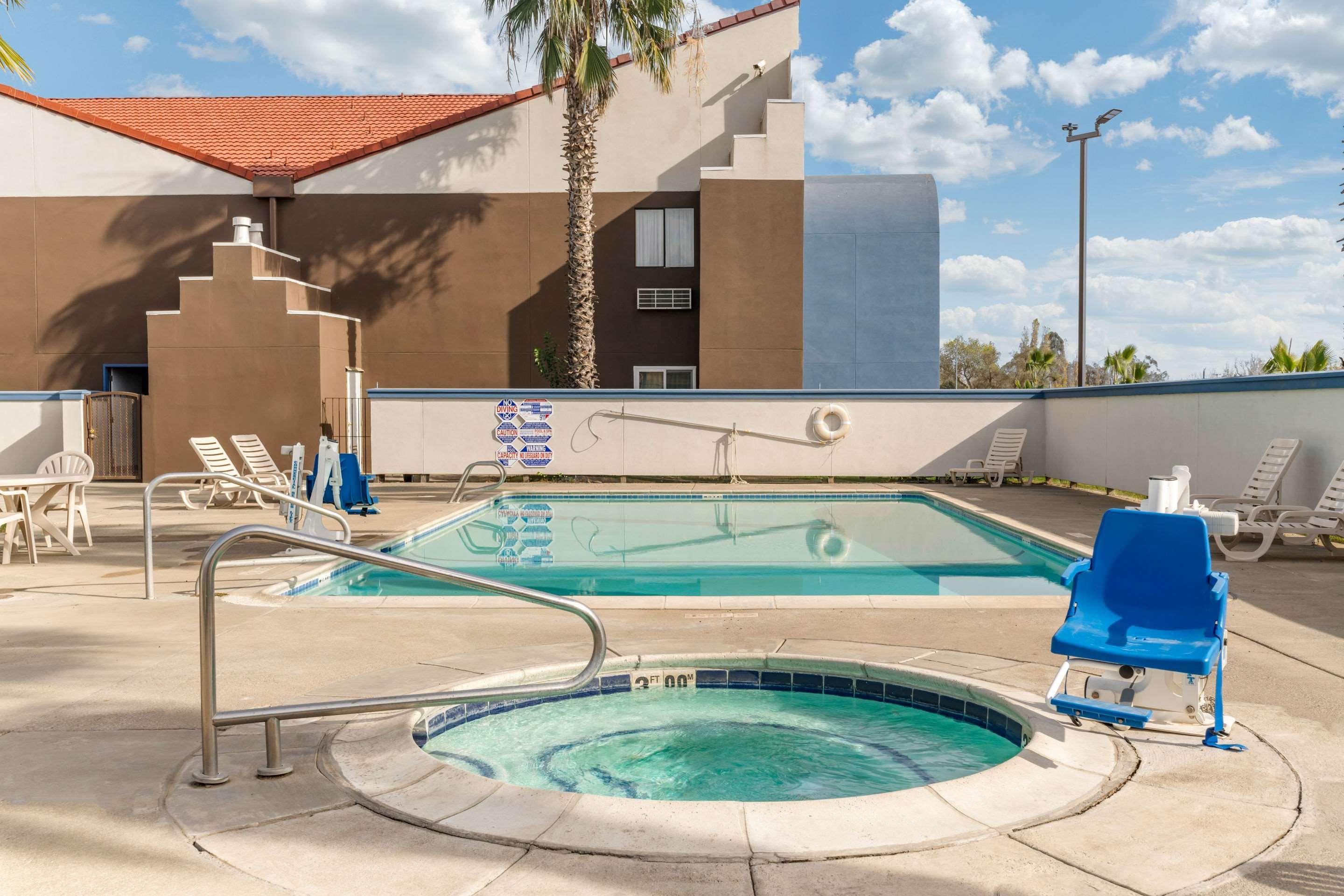 Quality Inn & Suites Vacaville Exterior photo