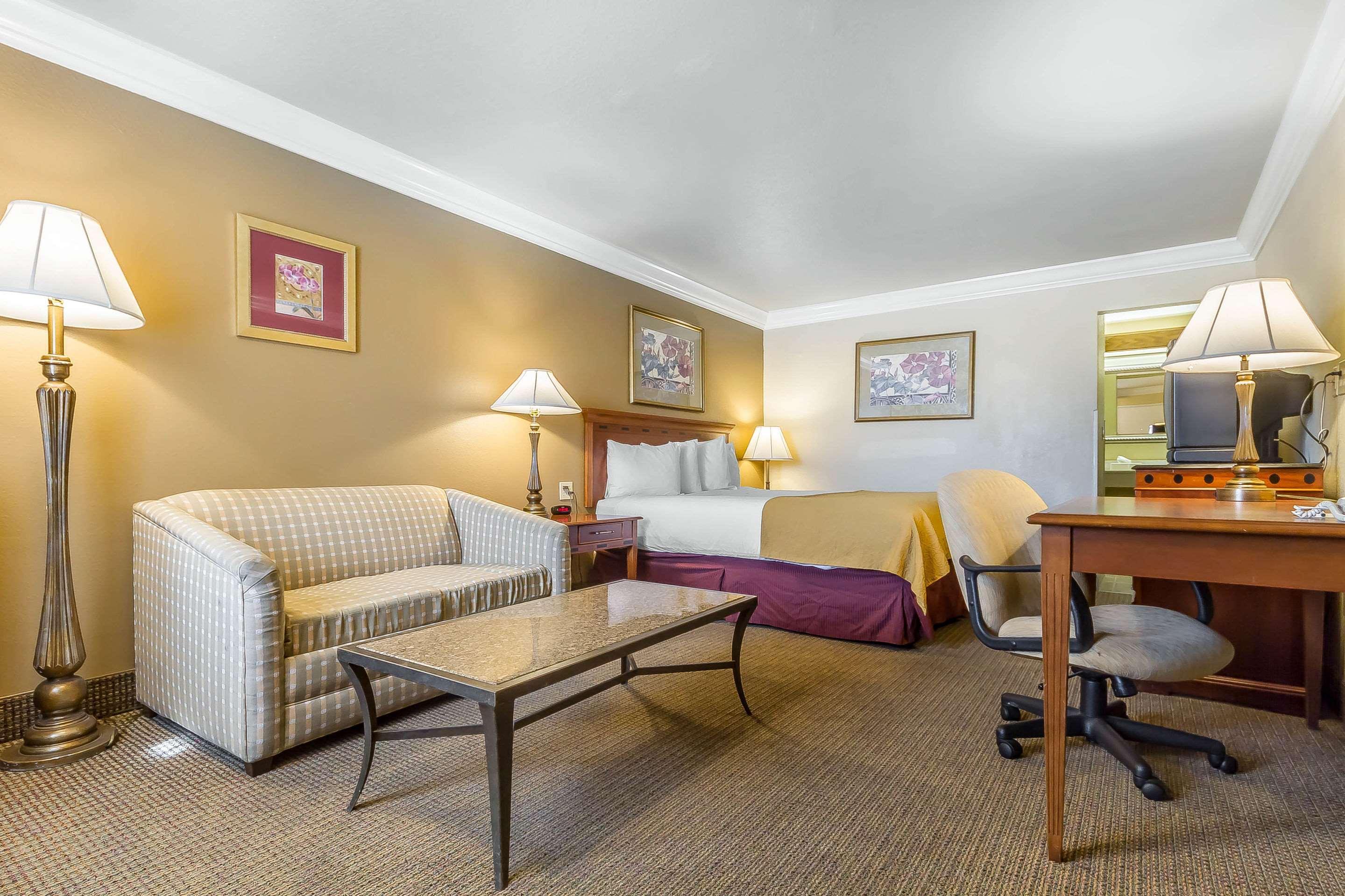 Quality Inn & Suites Vacaville Exterior photo